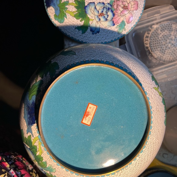 Unique Vintage White Floral Cloisonné large lidded container like new - Picture 9 of 12